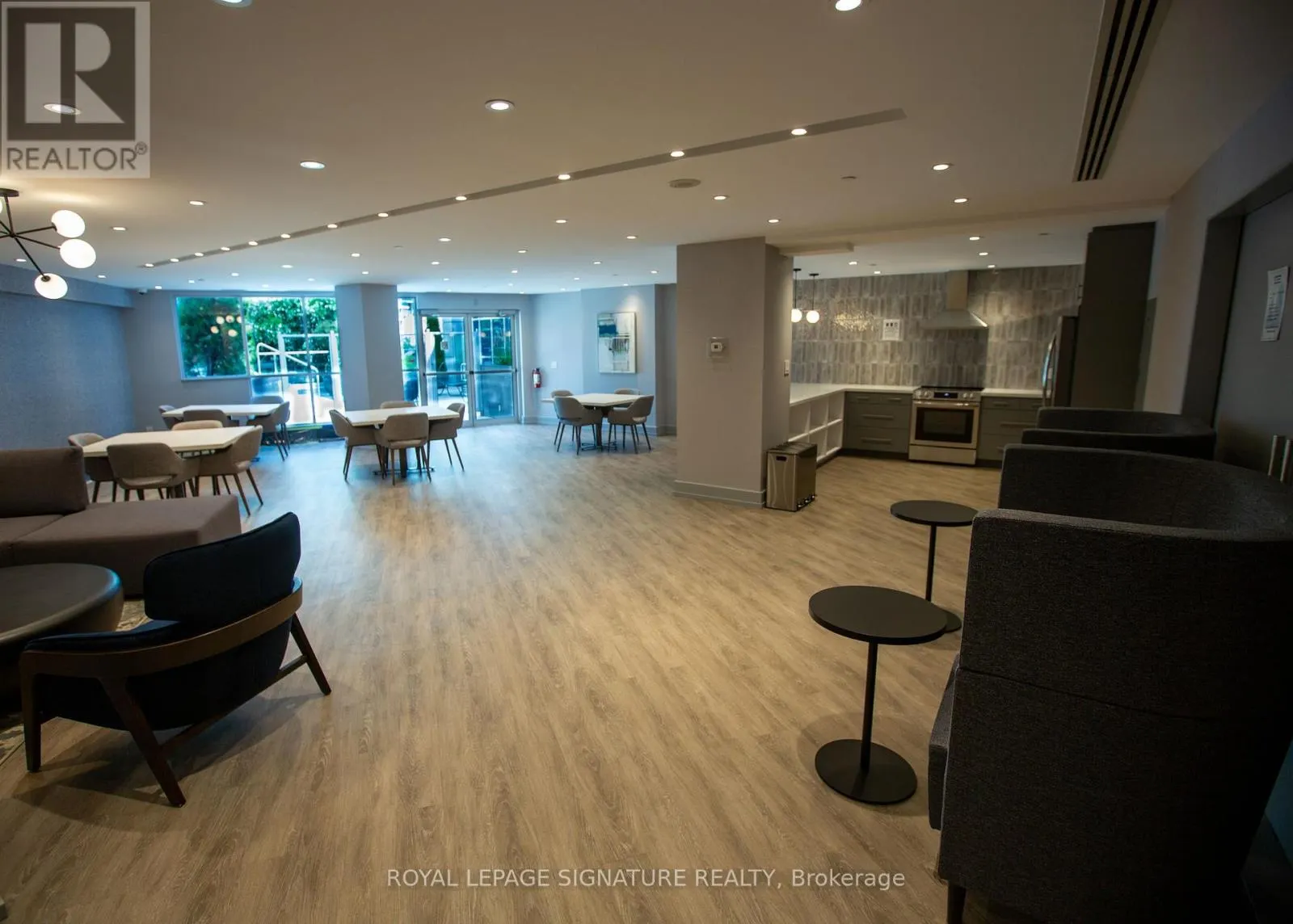 510 - 218 QUEENS QUAY W
