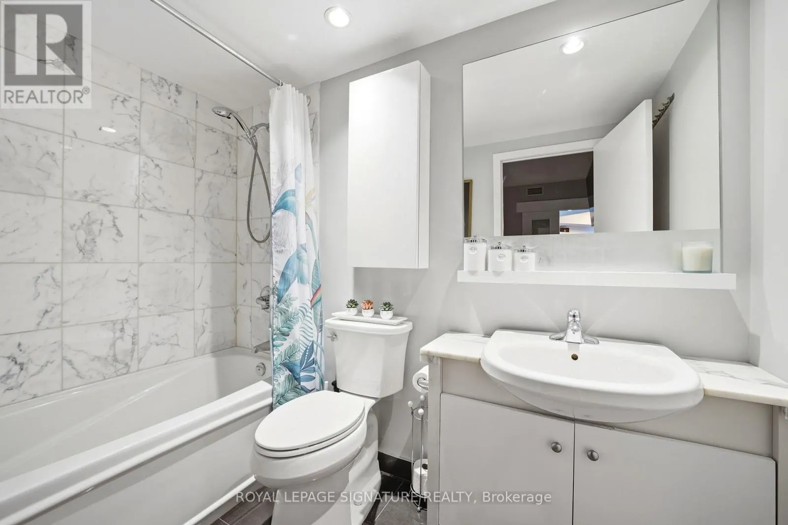510 - 218 QUEENS QUAY W