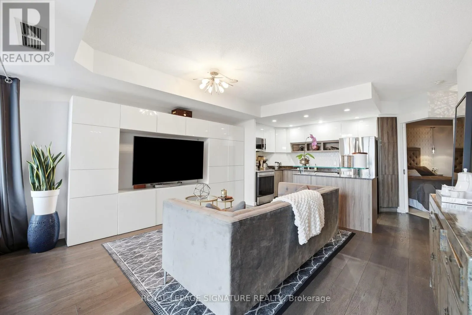 510 - 218 QUEENS QUAY W