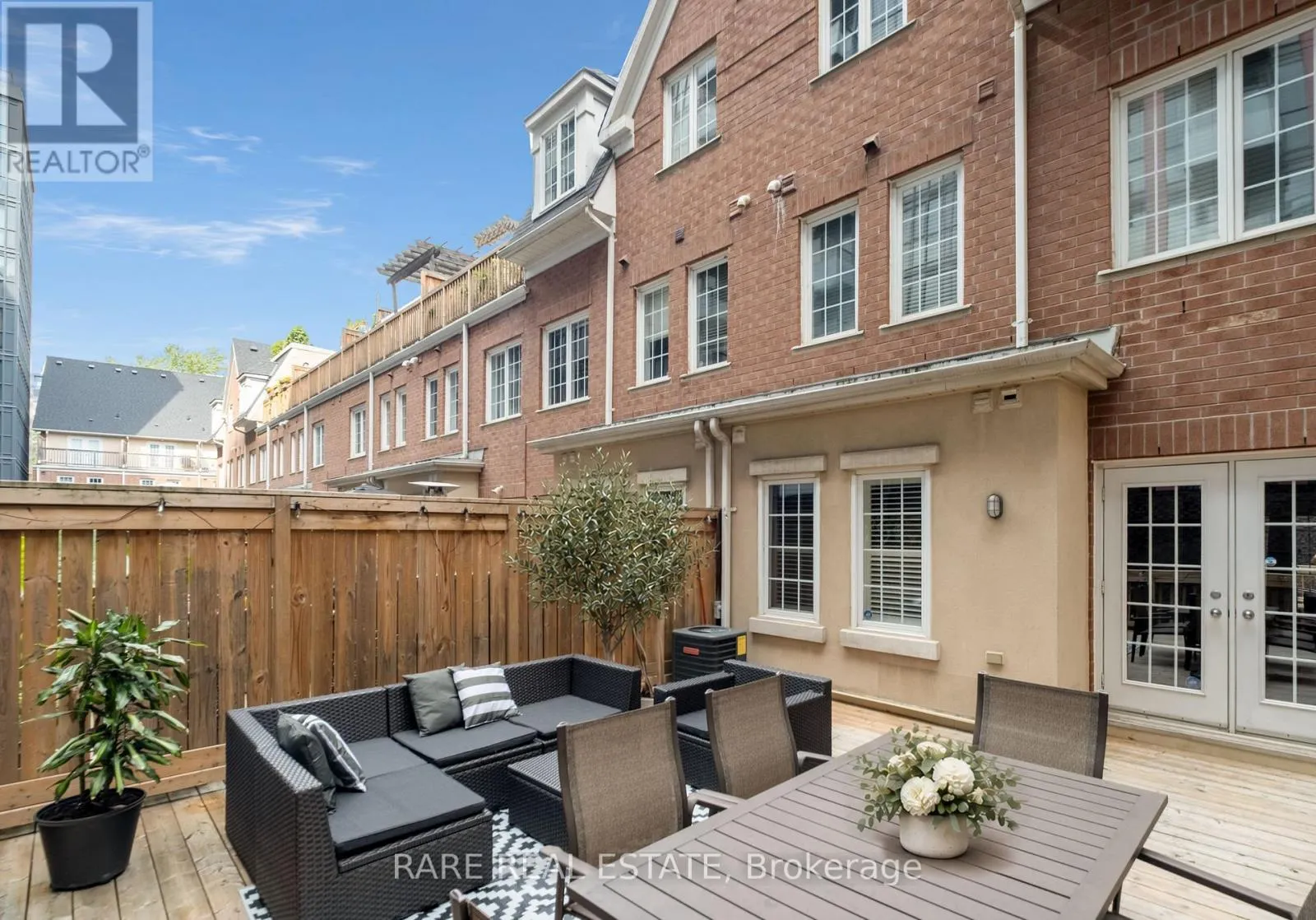 21 - 11 NIAGARA STREET