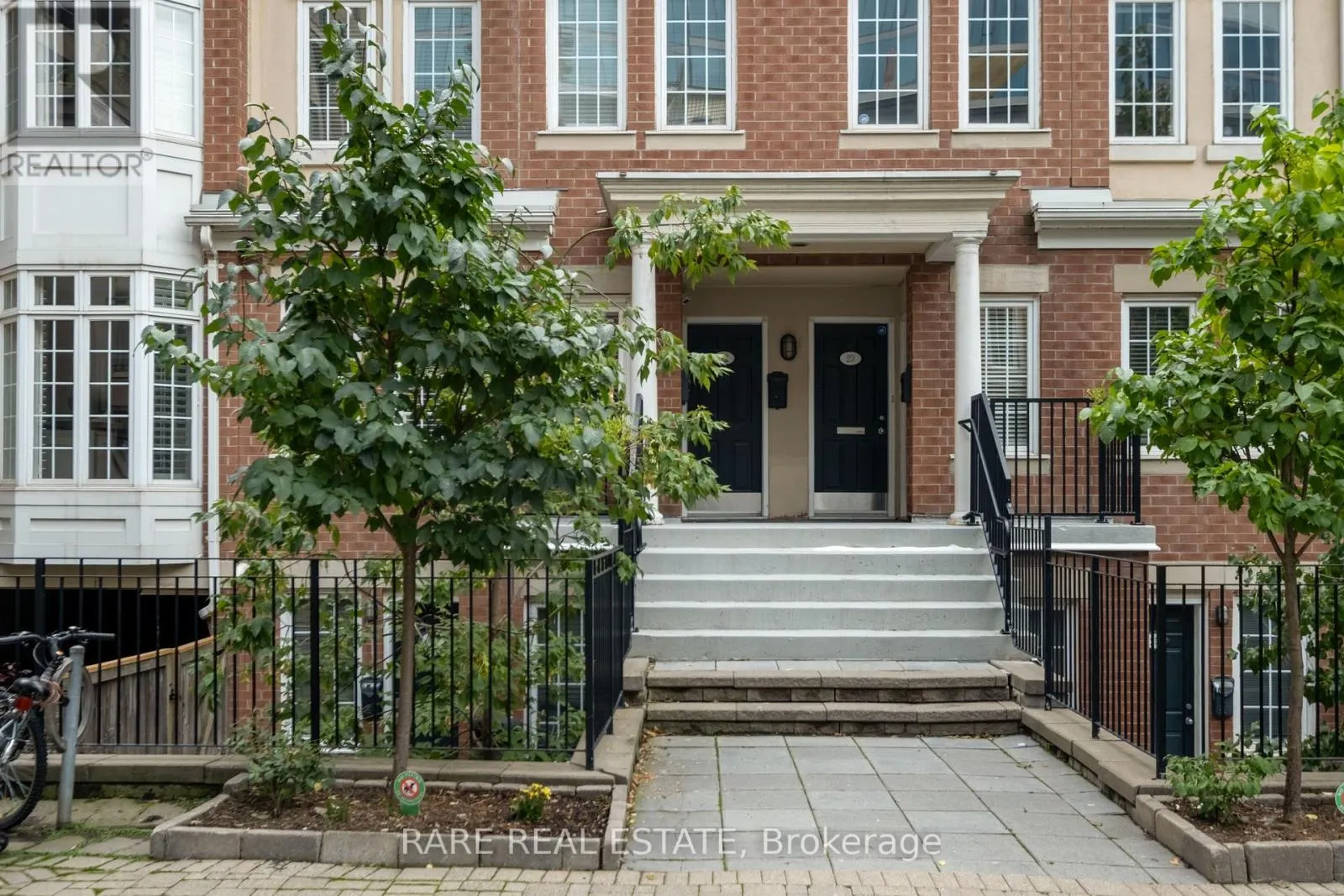 21 - 11 NIAGARA STREET