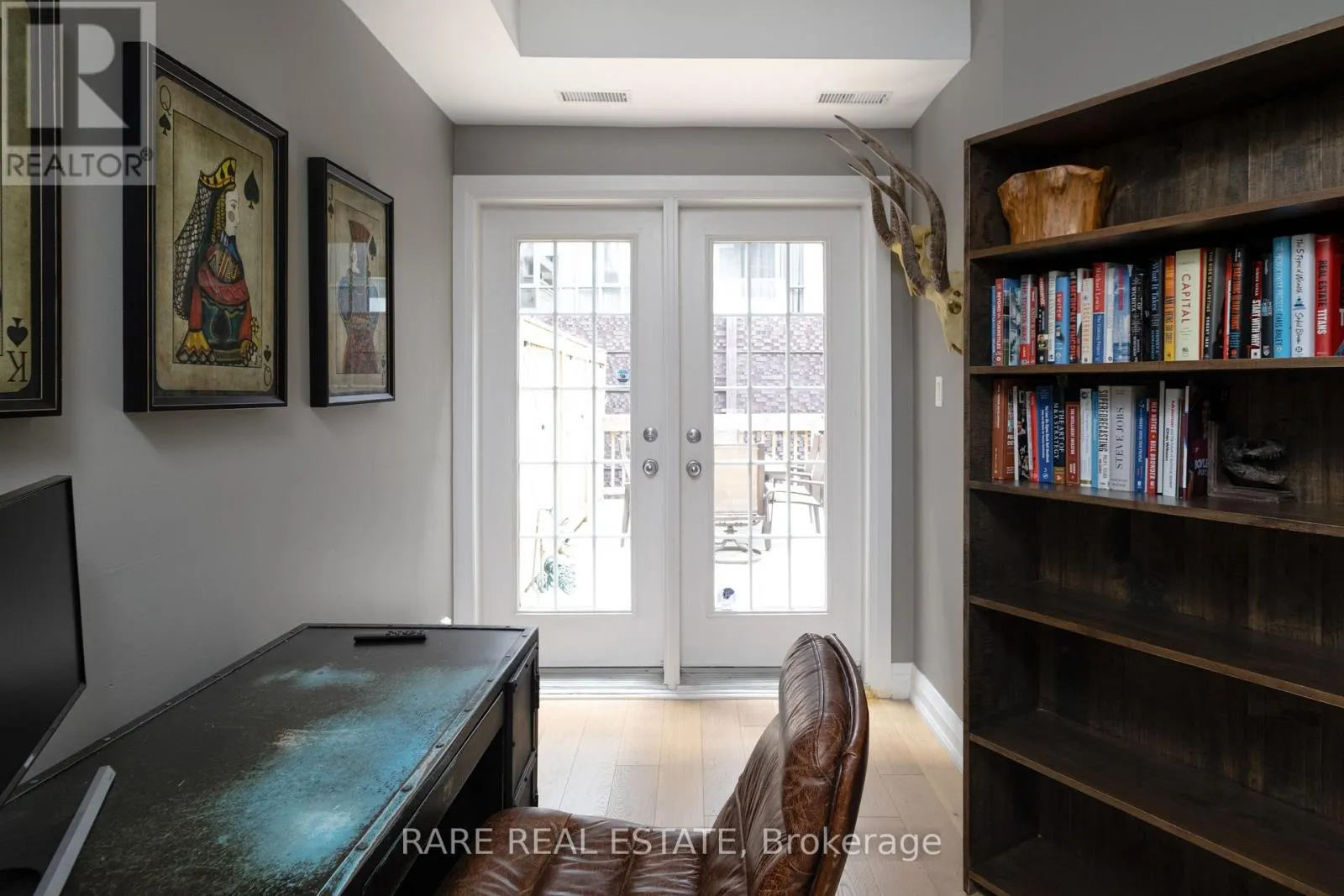 21 - 11 NIAGARA STREET