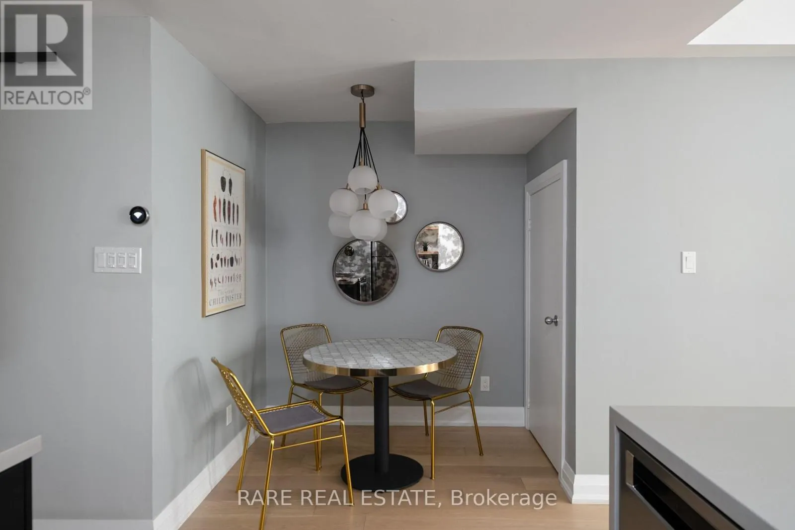 21 - 11 NIAGARA STREET