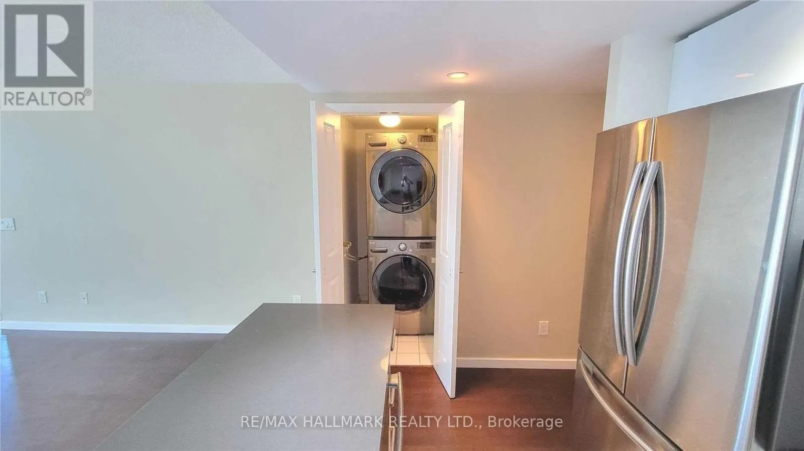 1206 - 8 YORK STREET