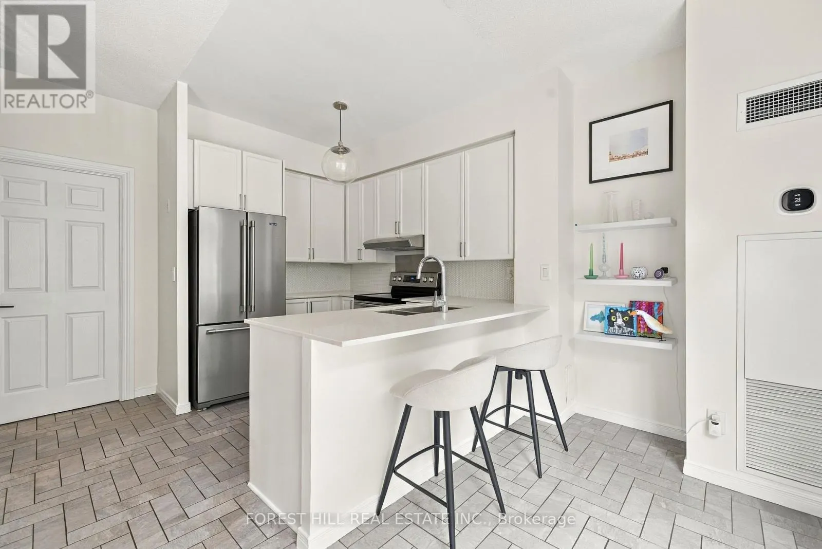 229 - 109 FRONT STREET E