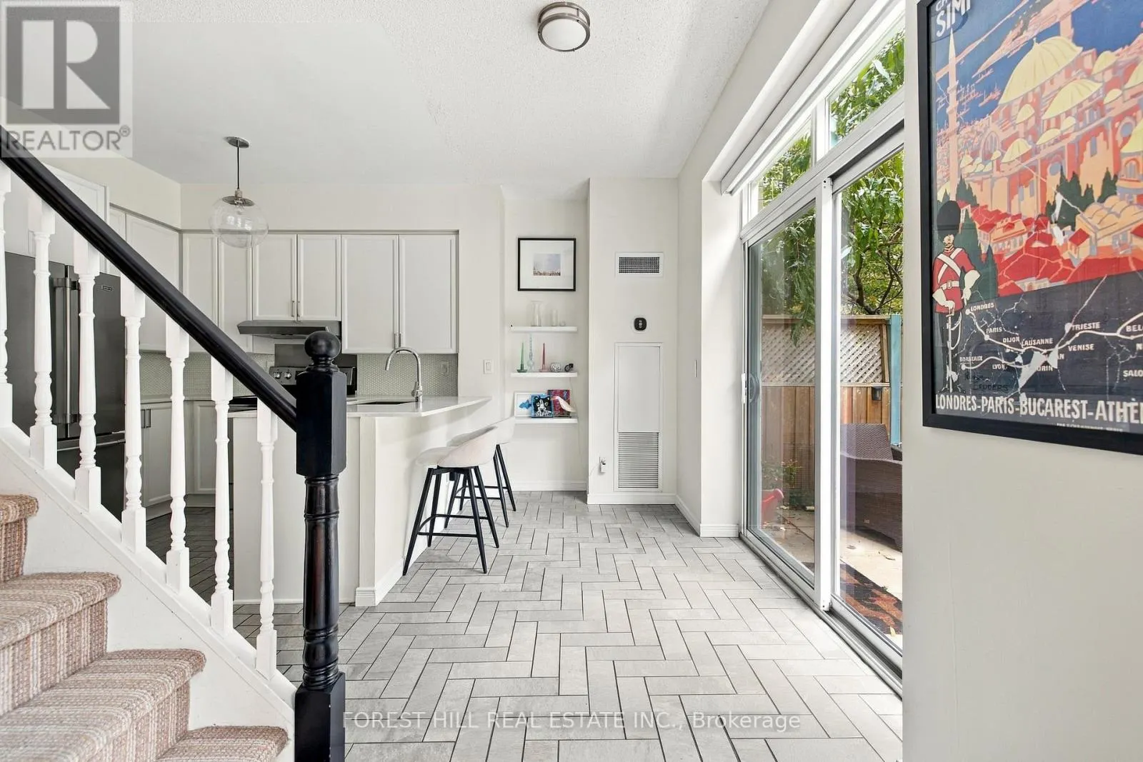 229 - 109 FRONT STREET E
