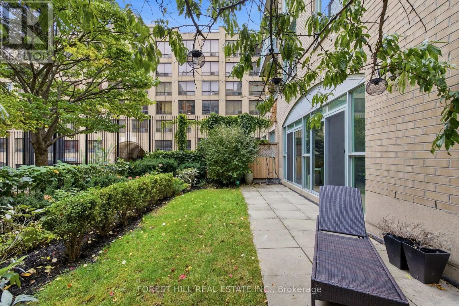 229 - 109 FRONT STREET E