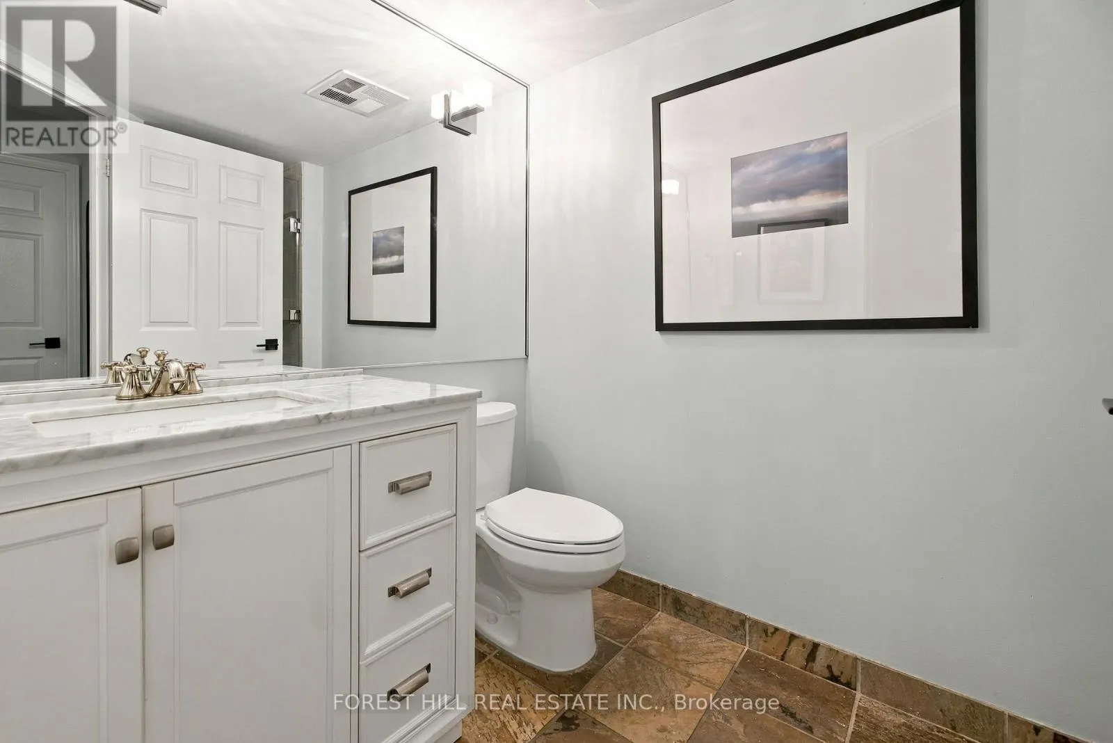 229 - 109 FRONT STREET E