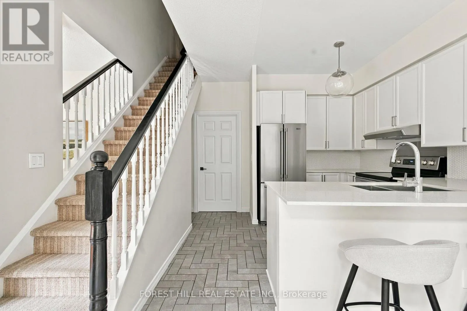 229 - 109 FRONT STREET E