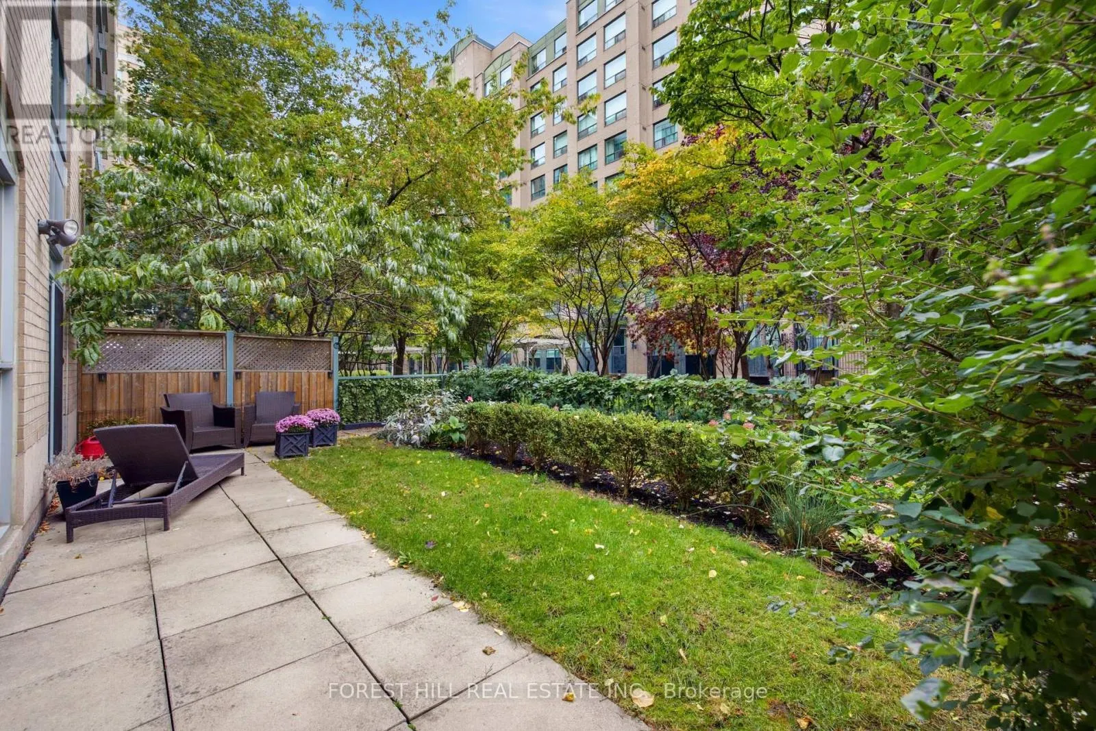 229 - 109 FRONT STREET E