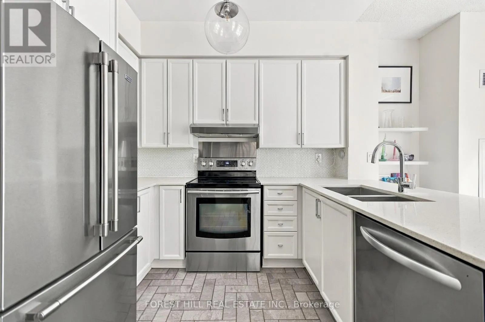 229 - 109 FRONT STREET E