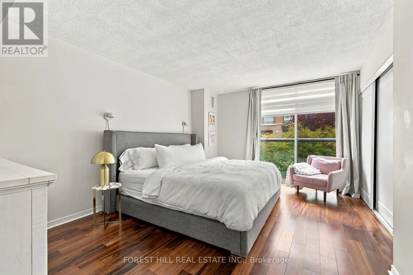 229 - 109 FRONT STREET E