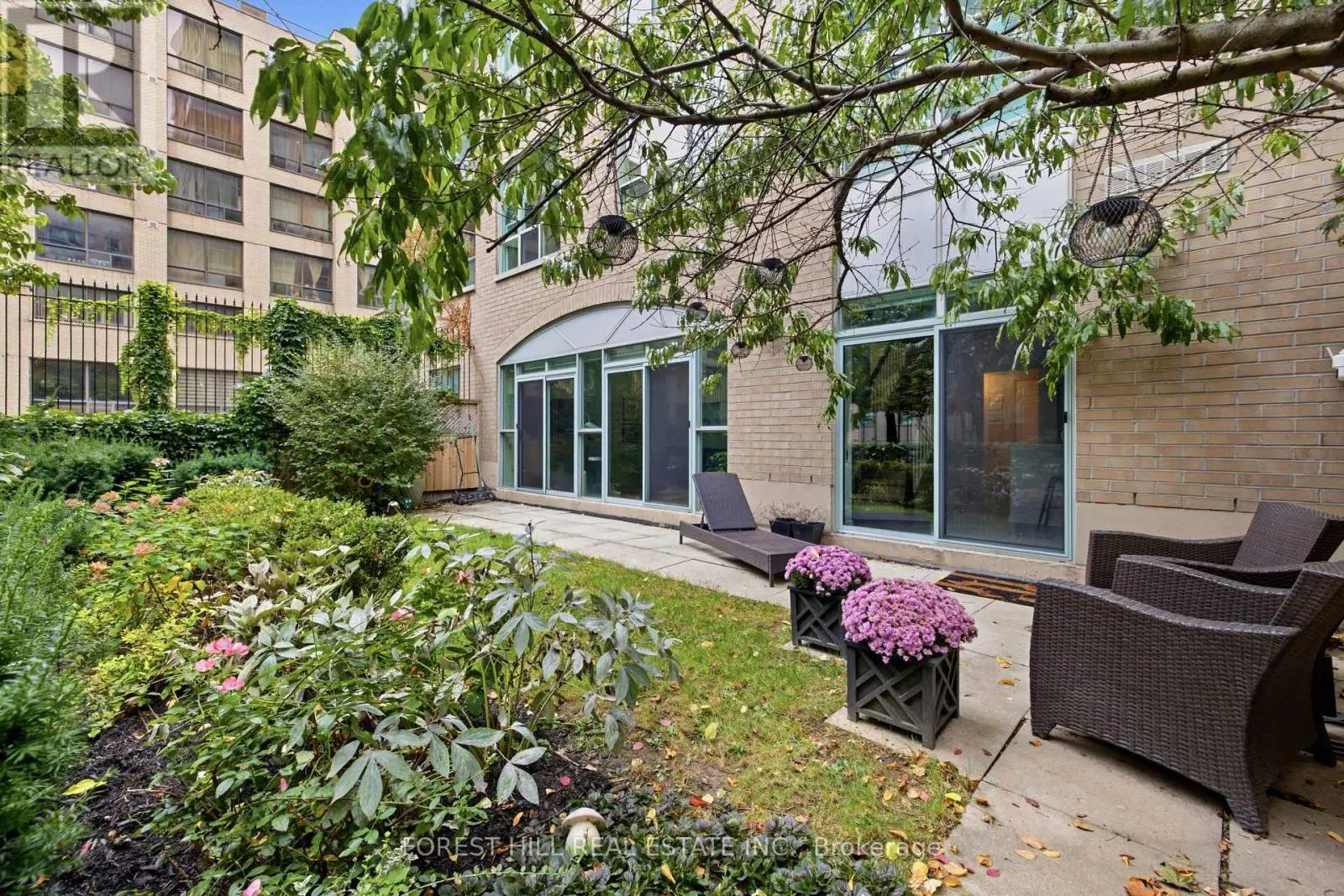 229 - 109 FRONT STREET E