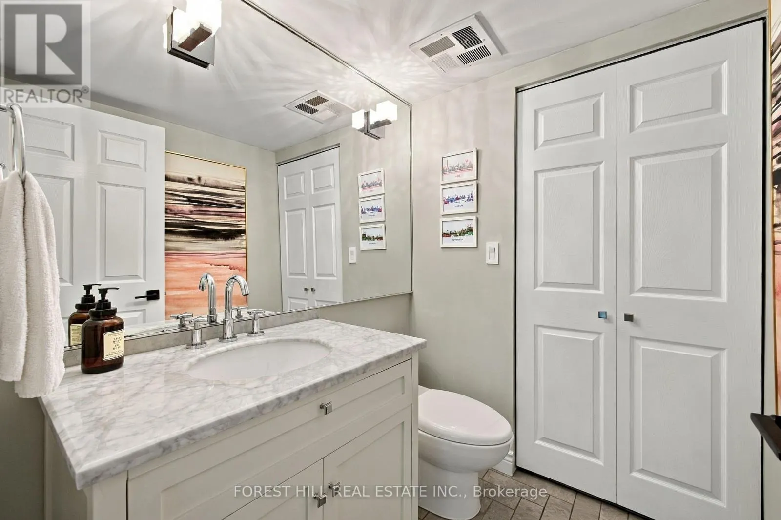 229 - 109 FRONT STREET E