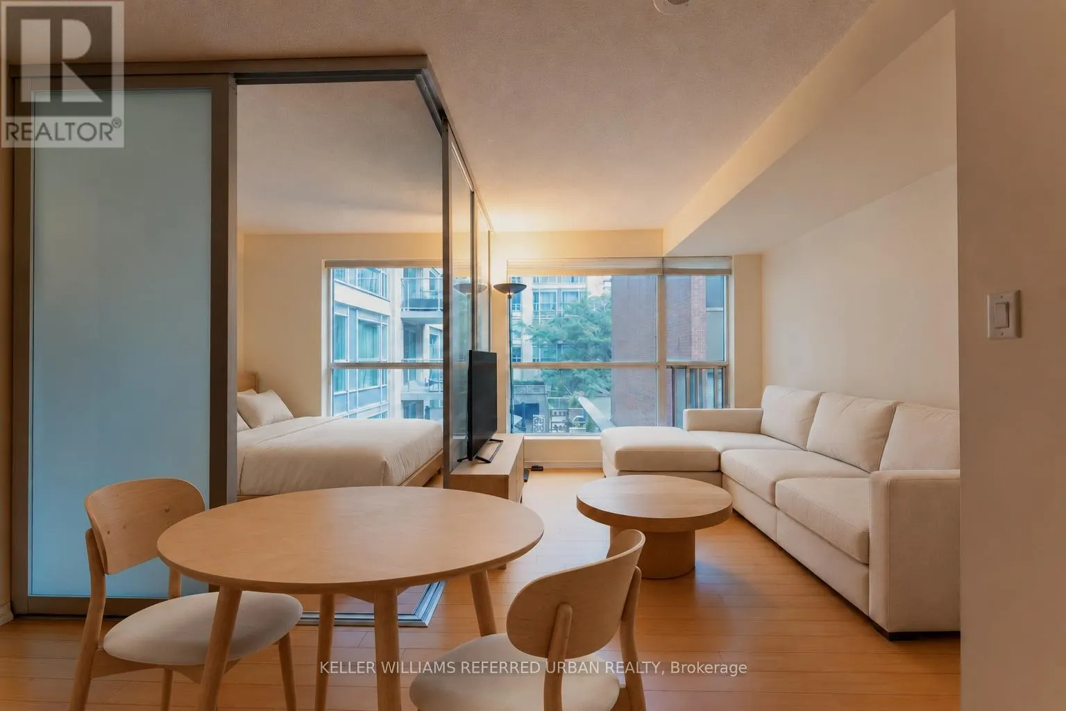 304 - 230 KING STREET E
