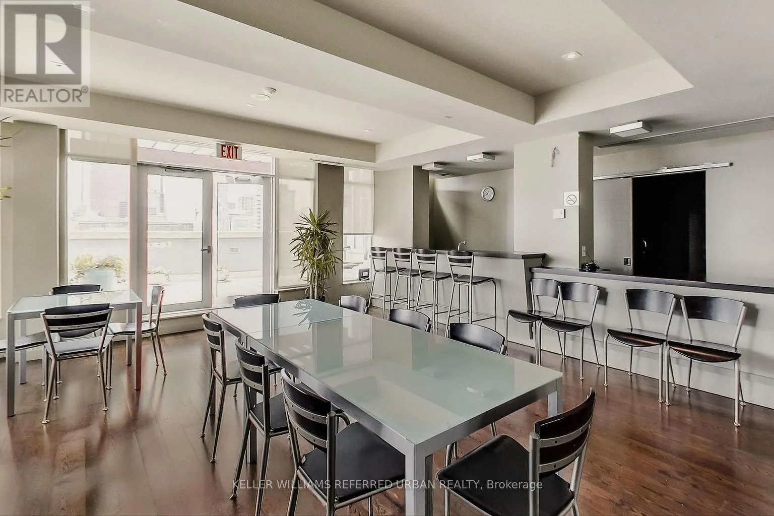 304 - 230 KING STREET E