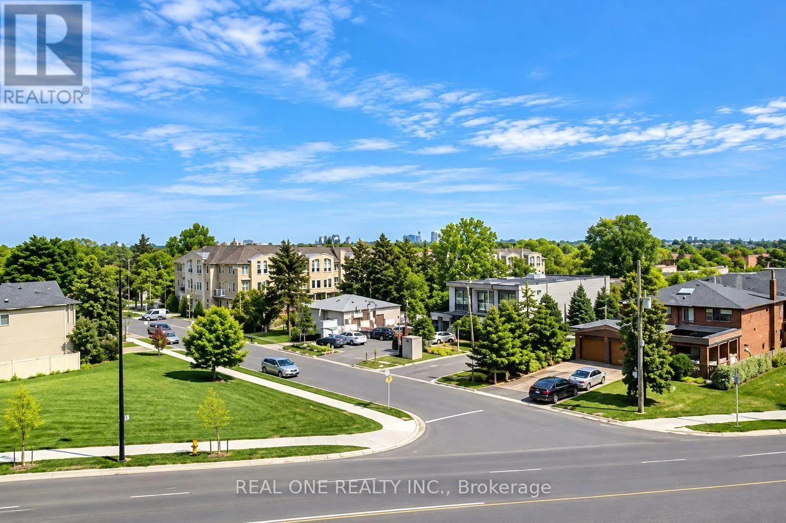 302 - 18 HOLMES AVENUE