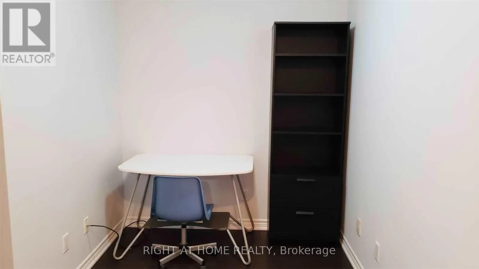 1510 - 761 BAY STREET