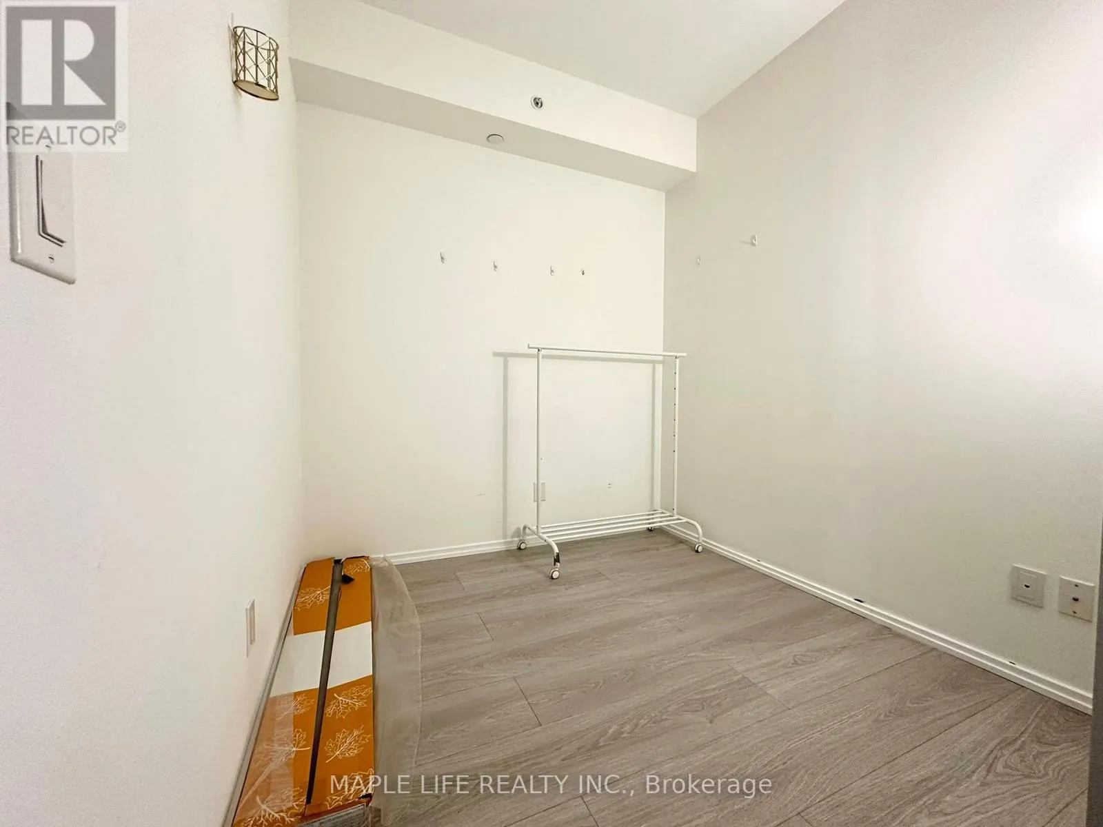 1707 - 70 TEMPERANCE STREET