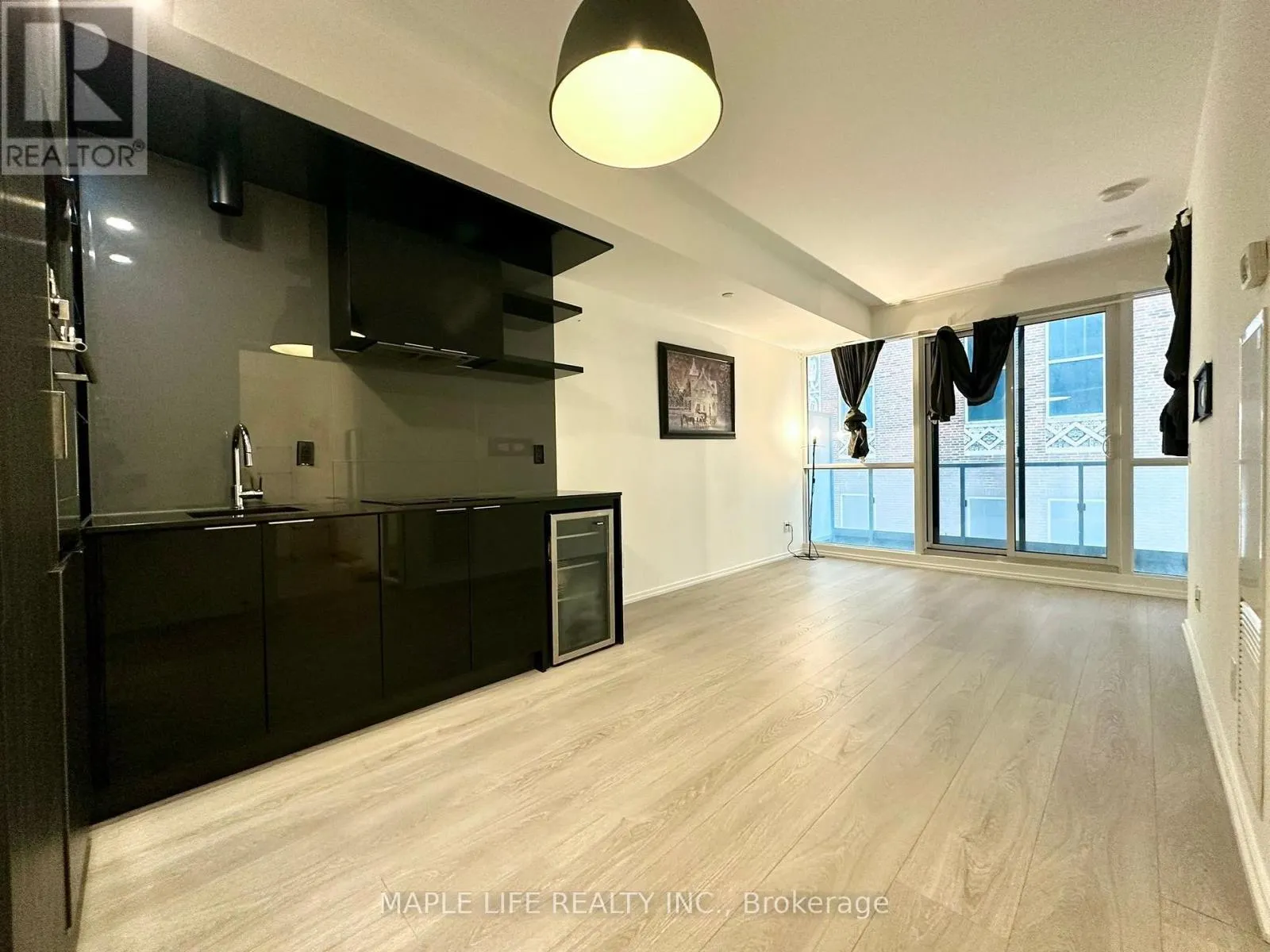 1707 - 70 TEMPERANCE STREET