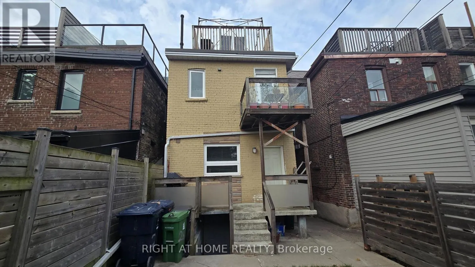 261 GRACE STREET