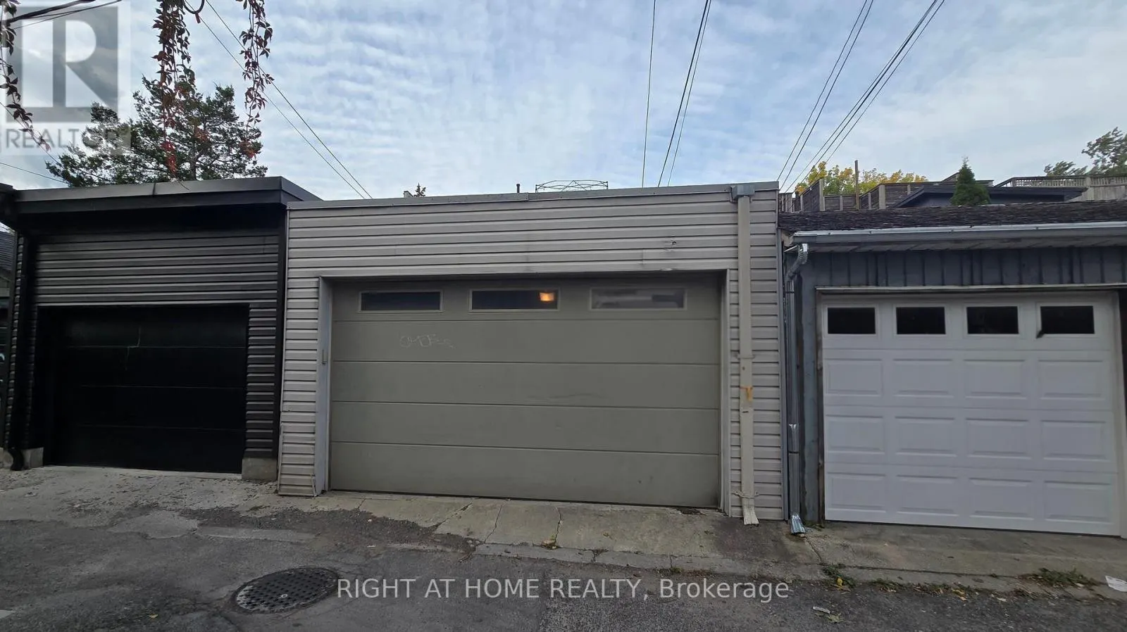 261 GRACE STREET