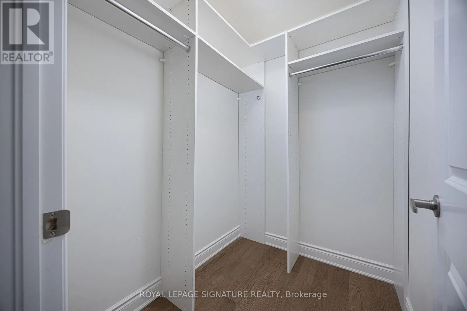 19 HOLLYHOCK COURT