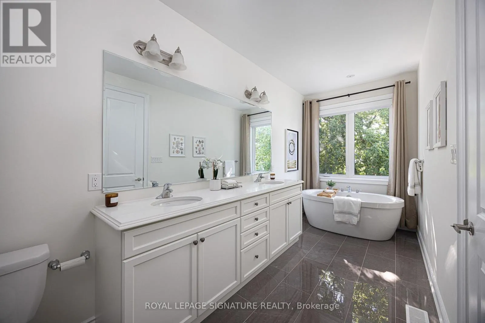 19 HOLLYHOCK COURT