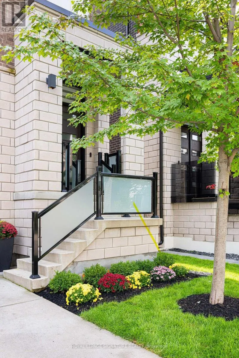 19 HOLLYHOCK COURT
