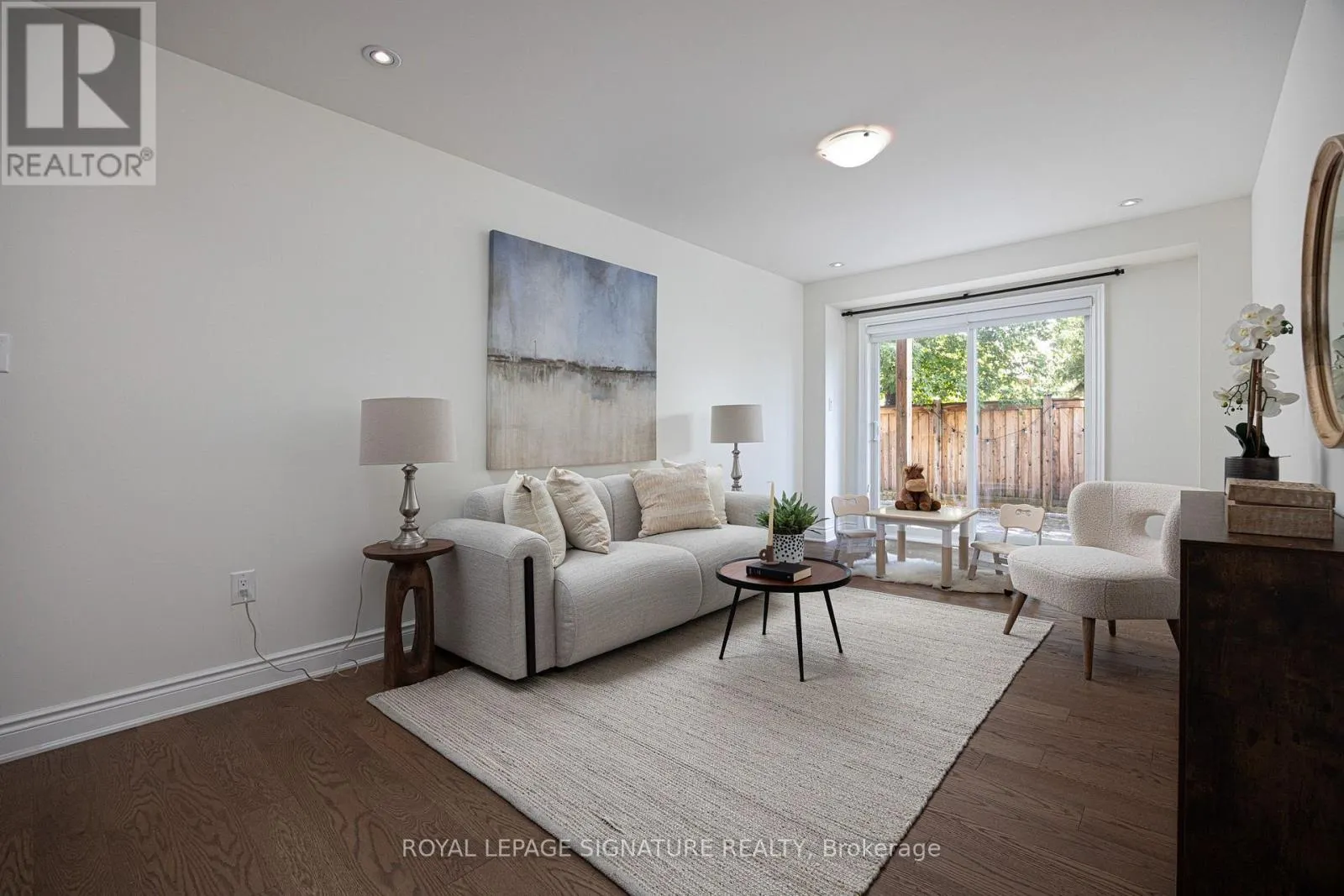 19 HOLLYHOCK COURT