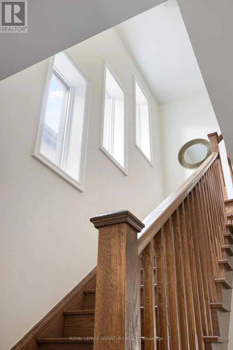 19 HOLLYHOCK COURT