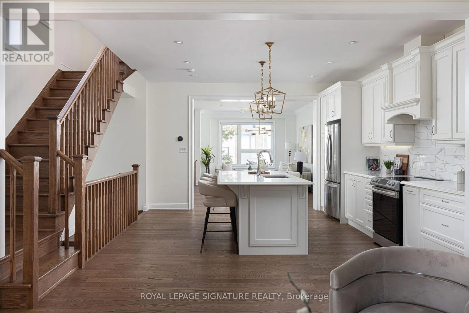19 HOLLYHOCK COURT