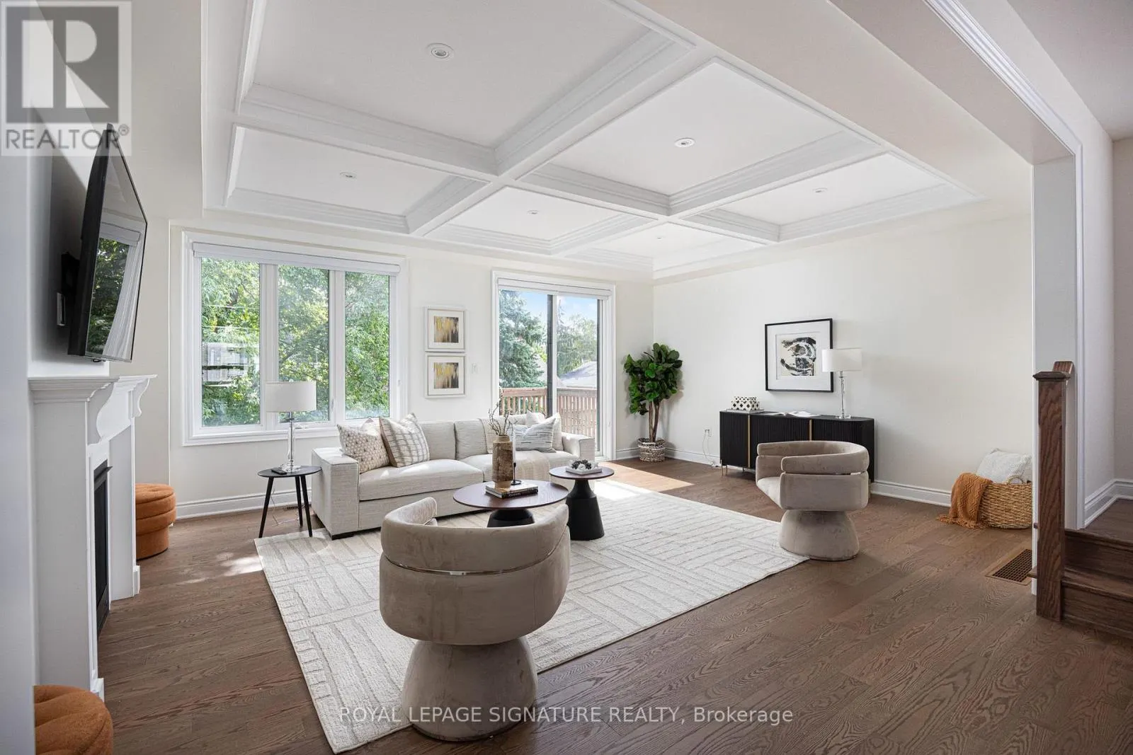 19 HOLLYHOCK COURT