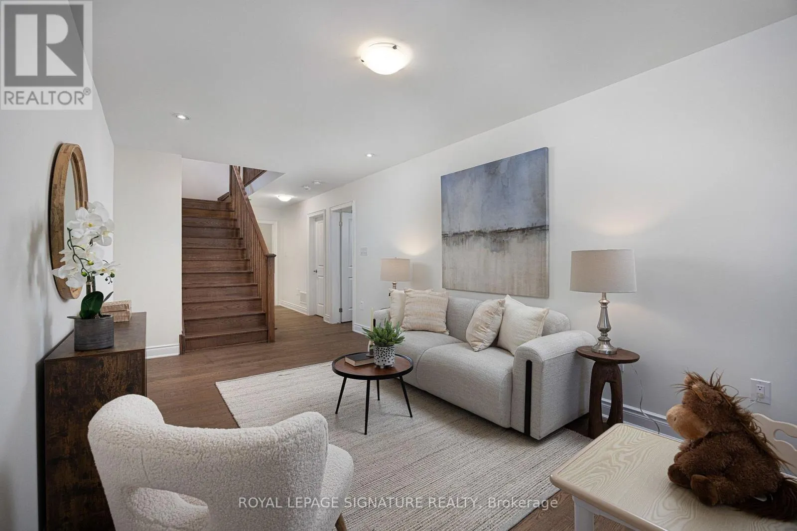 19 HOLLYHOCK COURT