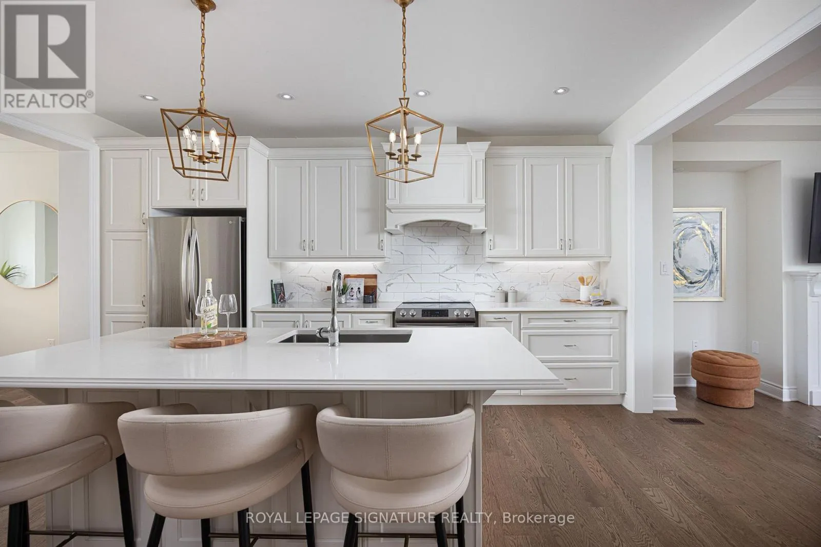 19 HOLLYHOCK COURT