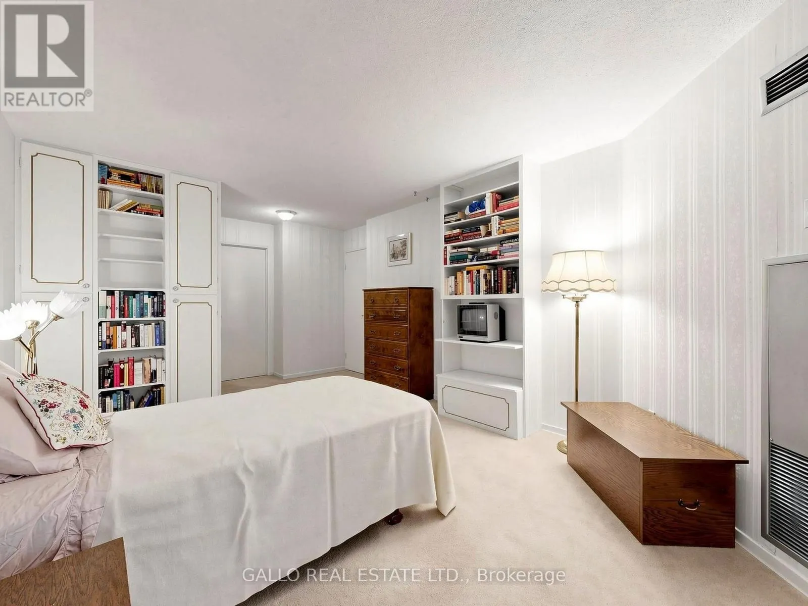 203 - 10 KENNETH AVENUE