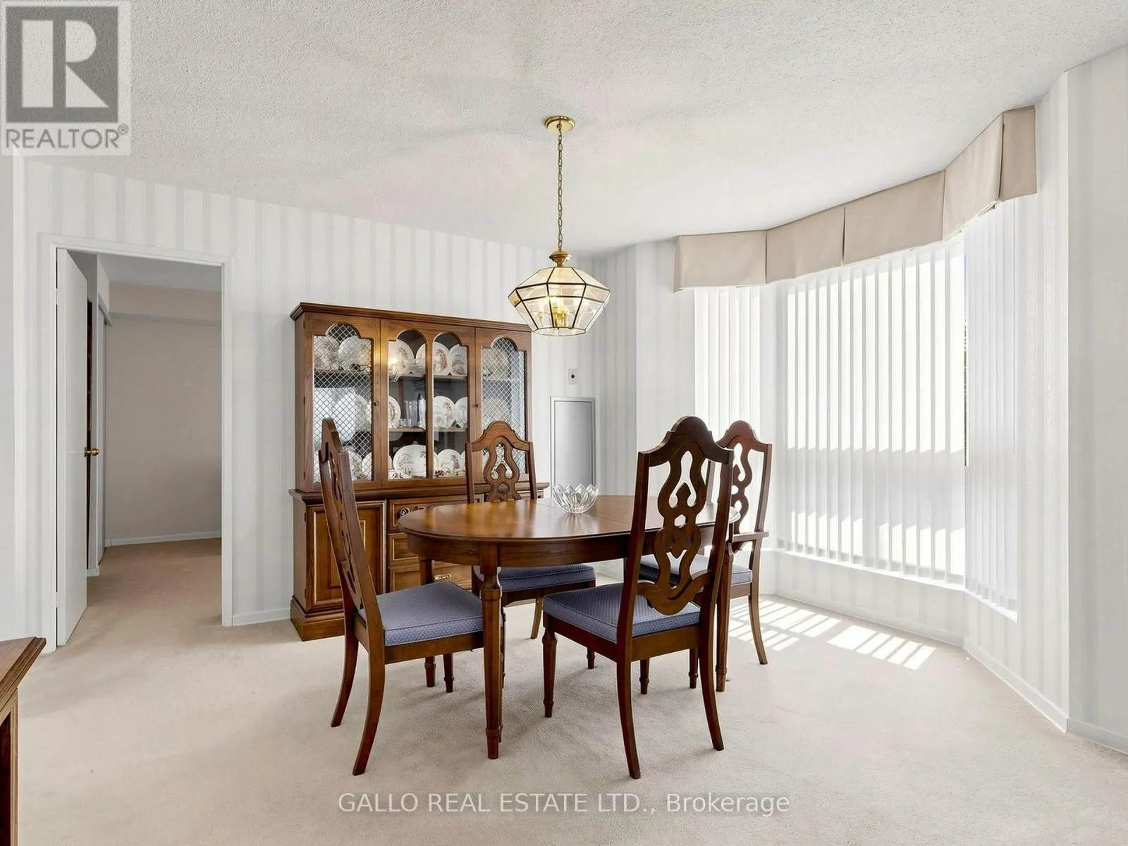 203 - 10 KENNETH AVENUE