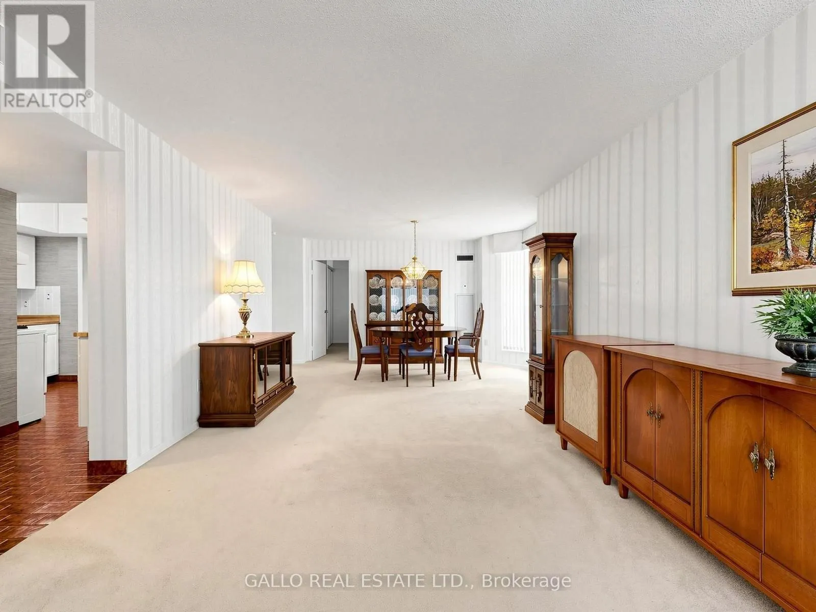 203 - 10 KENNETH AVENUE