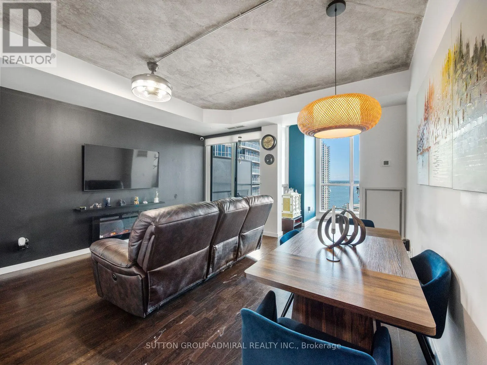 2103 - 218 QUEENS QUAY BOULEVARD W