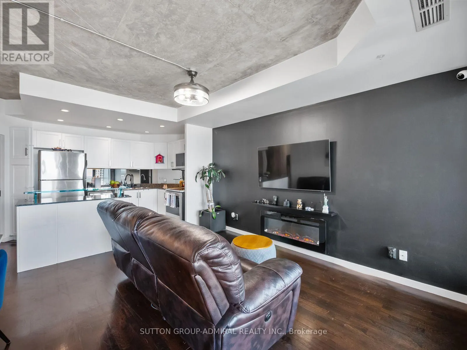 2103 - 218 QUEENS QUAY BOULEVARD W