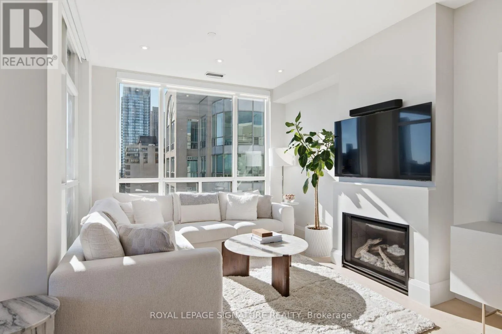 1002 - 980 YONGE STREET