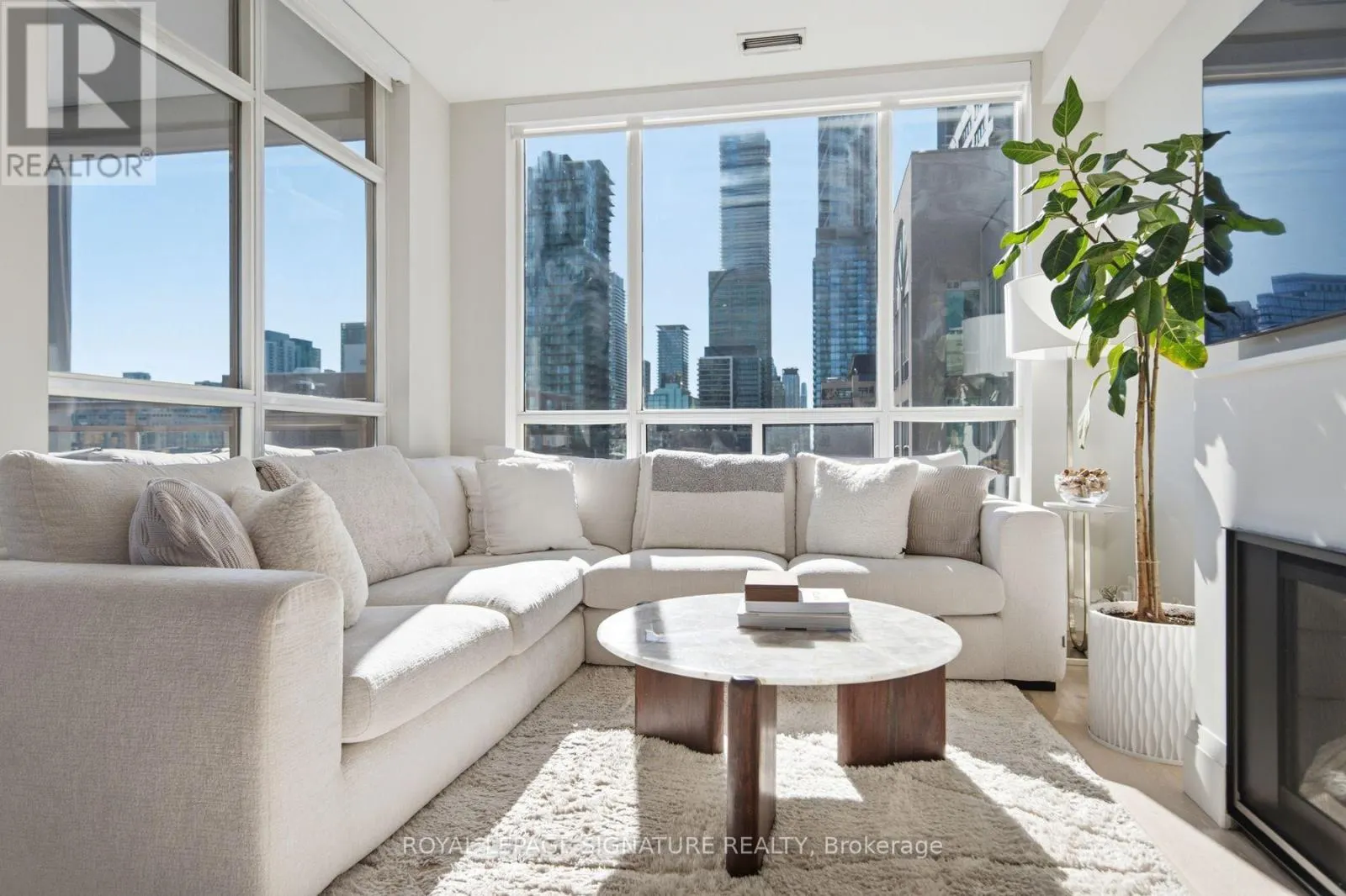 1002 - 980 YONGE STREET