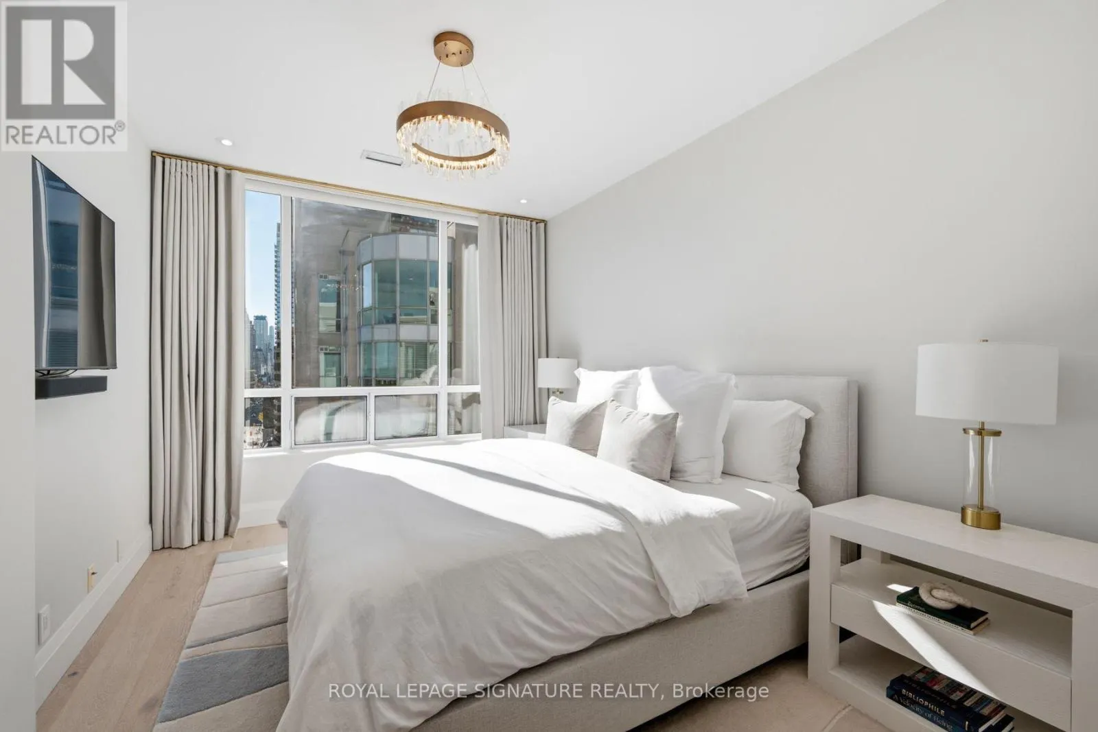 1002 - 980 YONGE STREET