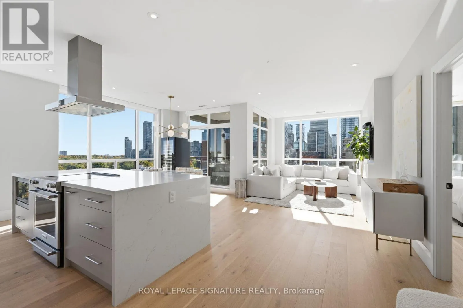 1002 - 980 YONGE STREET