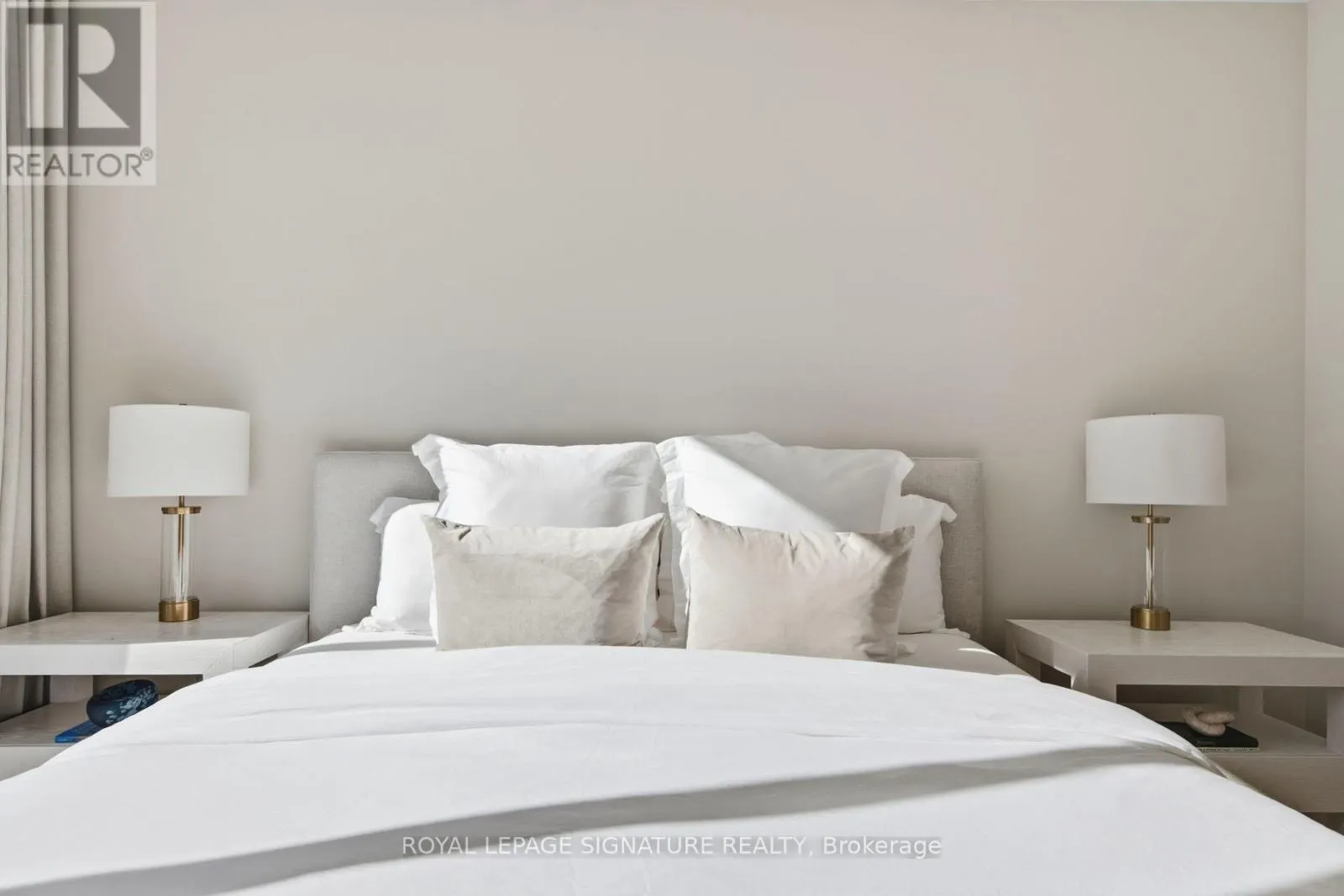 1002 - 980 YONGE STREET