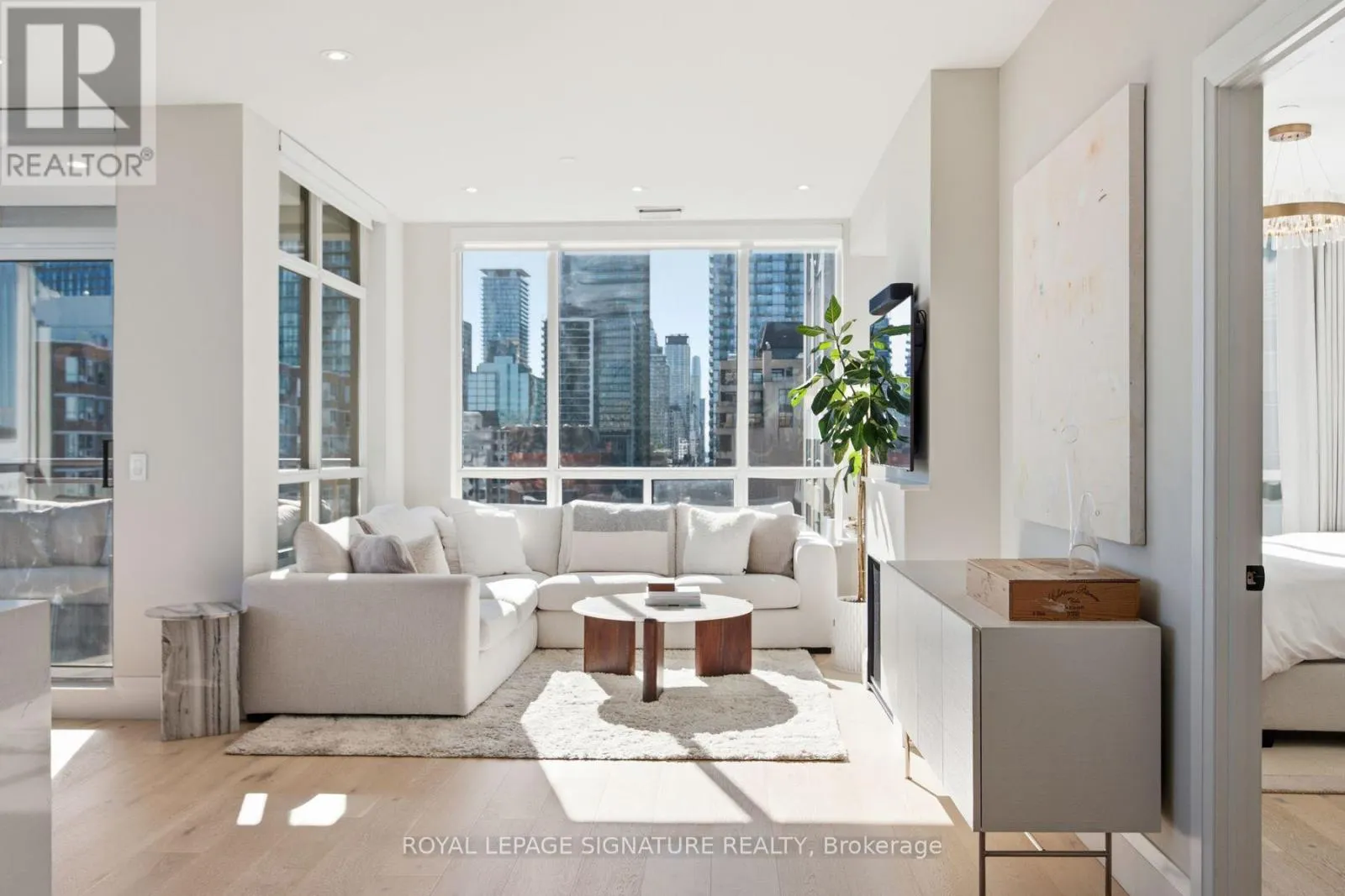 1002 - 980 YONGE STREET
