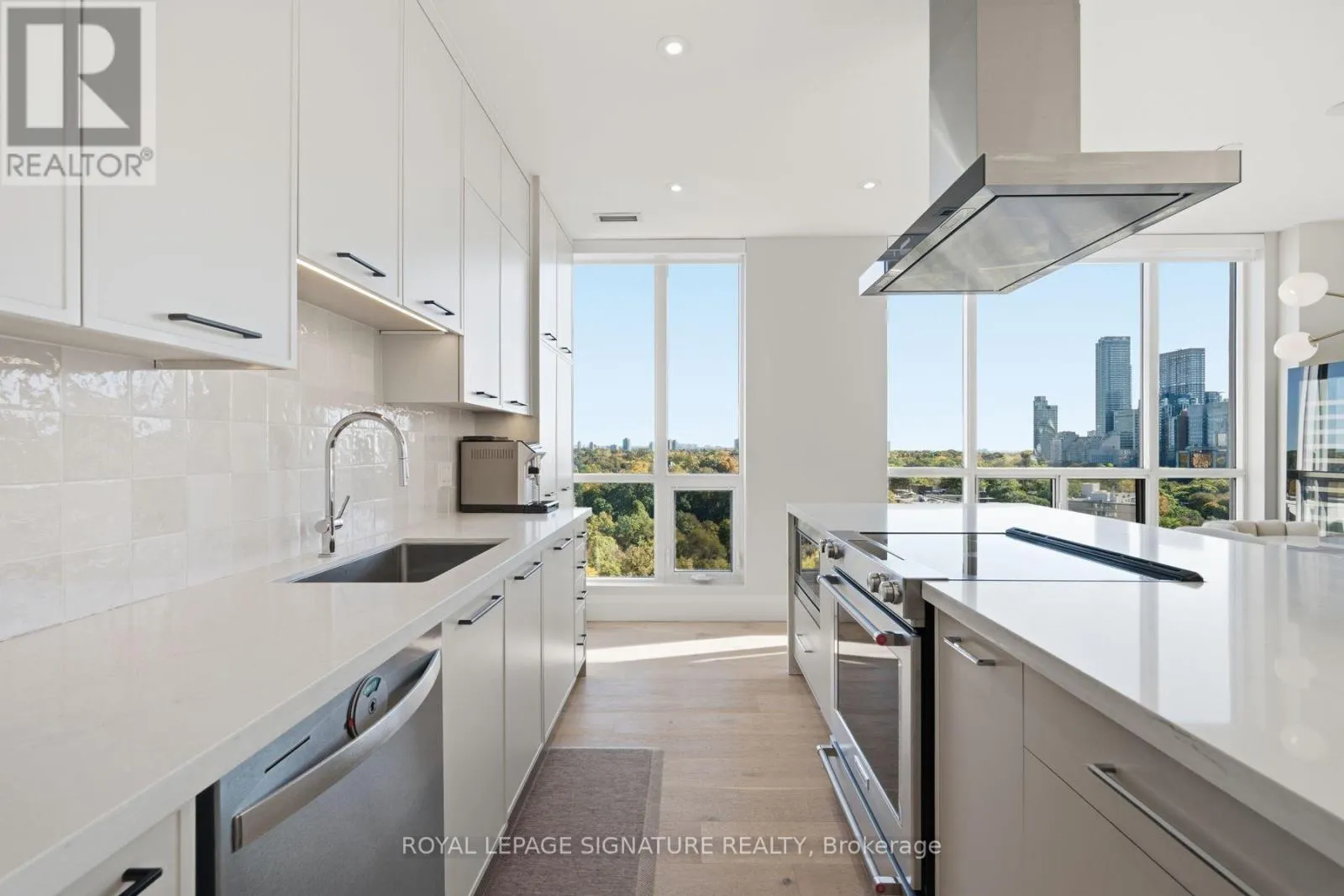 1002 - 980 YONGE STREET