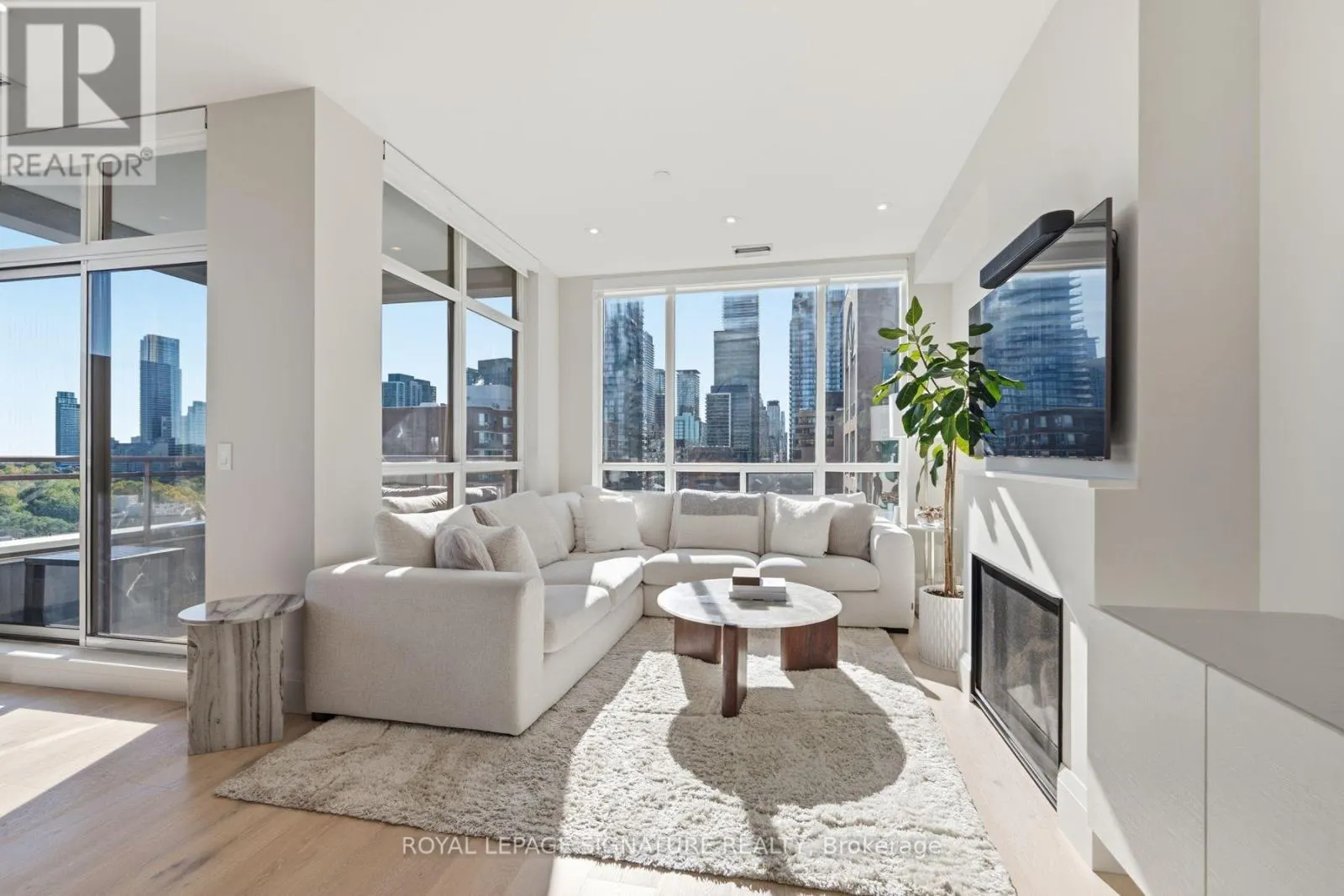 1002 - 980 YONGE STREET