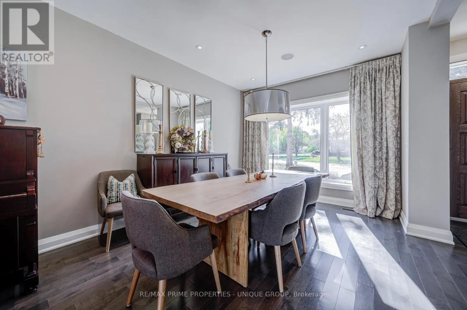 24 CEDARBANK CRESCENT