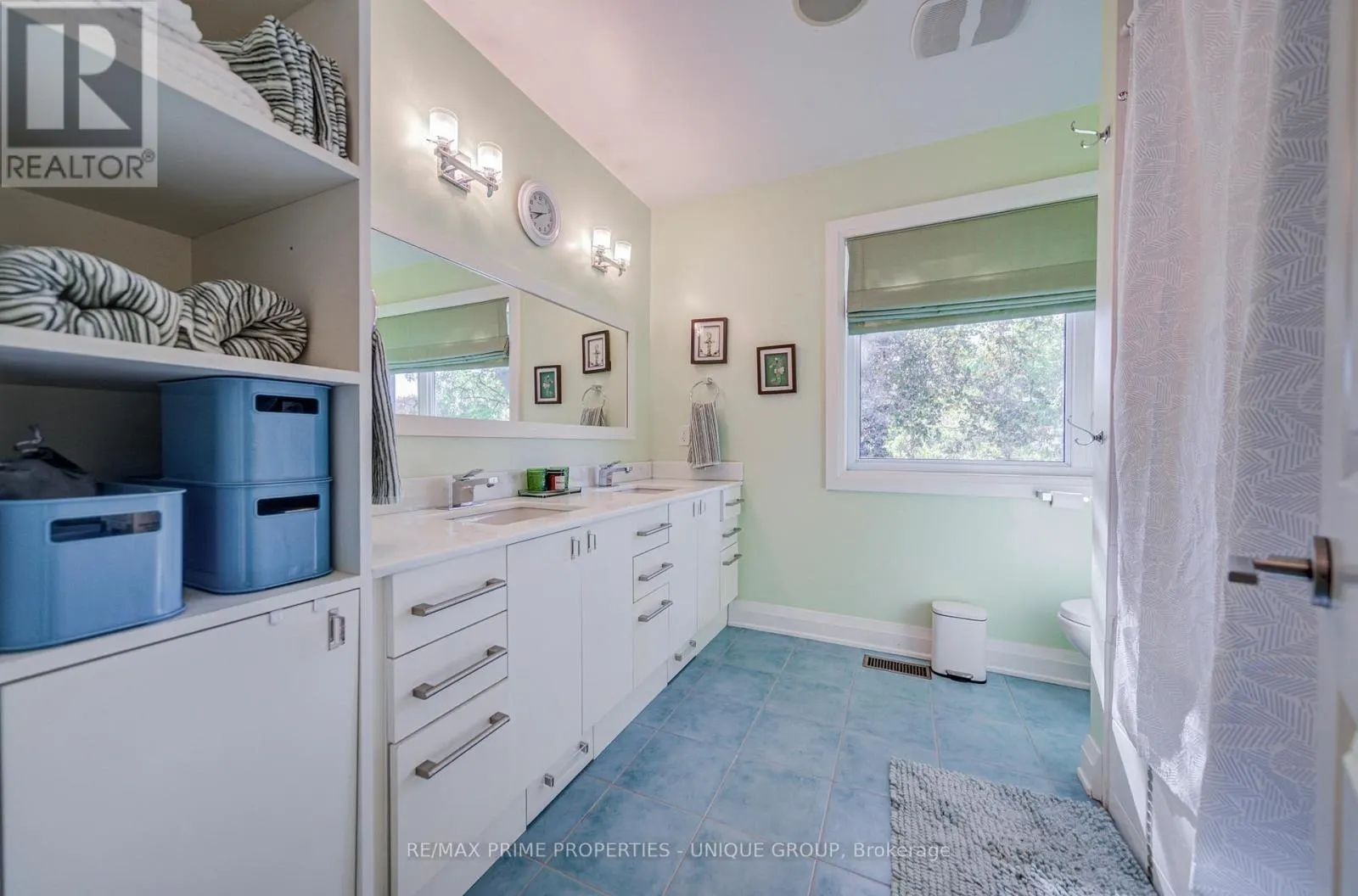 24 CEDARBANK CRESCENT